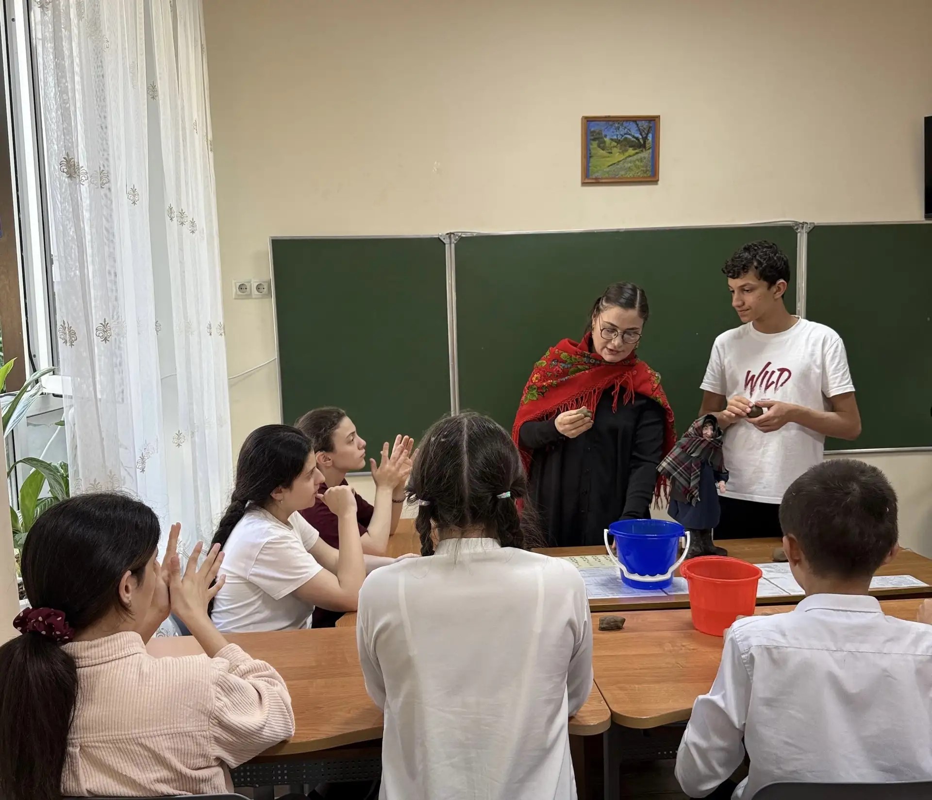 Республиканский дом народного творчества ведет активную работу по и популяризации культурного наследия Дагестана. Одним из ключевых направлений нашей деятельности является знакомство подрастающего поколения с традиционными ремеслами.