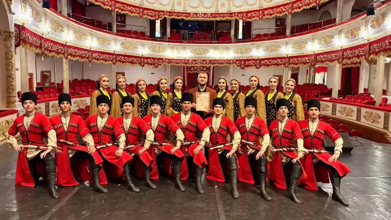 Поздравляем Заслуженный коллектив народного творчества, народный хореографический ансамбль «Эхо гор» Республиканского дома народного творчества МК РД и г. Хасавюртa