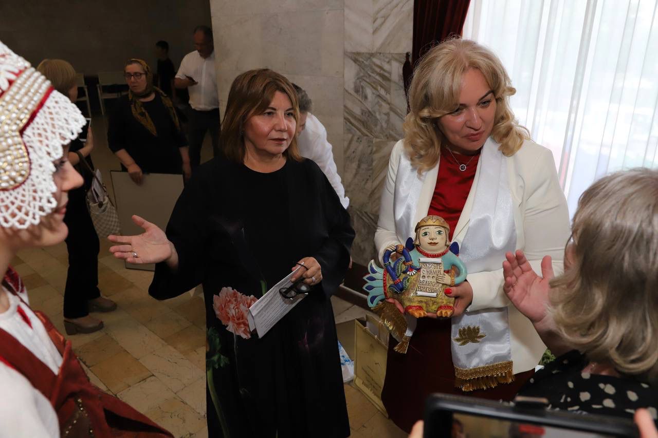 Министр культуры РД Зарема Бутаева встретилась с участниками XX юбилейного Международного фестиваля фольклора и традиционной культуры «Горцы»