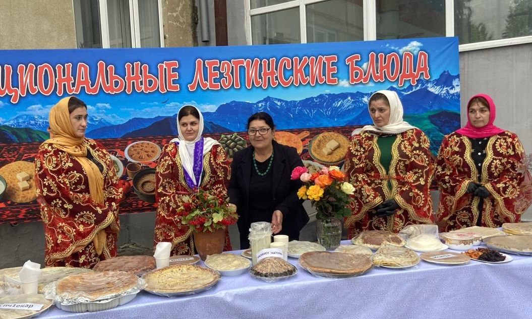 Одним из ярких осенних фестивалей по праву считается республиканский фестиваль народного творчества «Самурская осень»