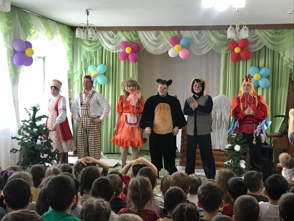 12 марта прошла премьера сказки «Заюшкина избушка».
