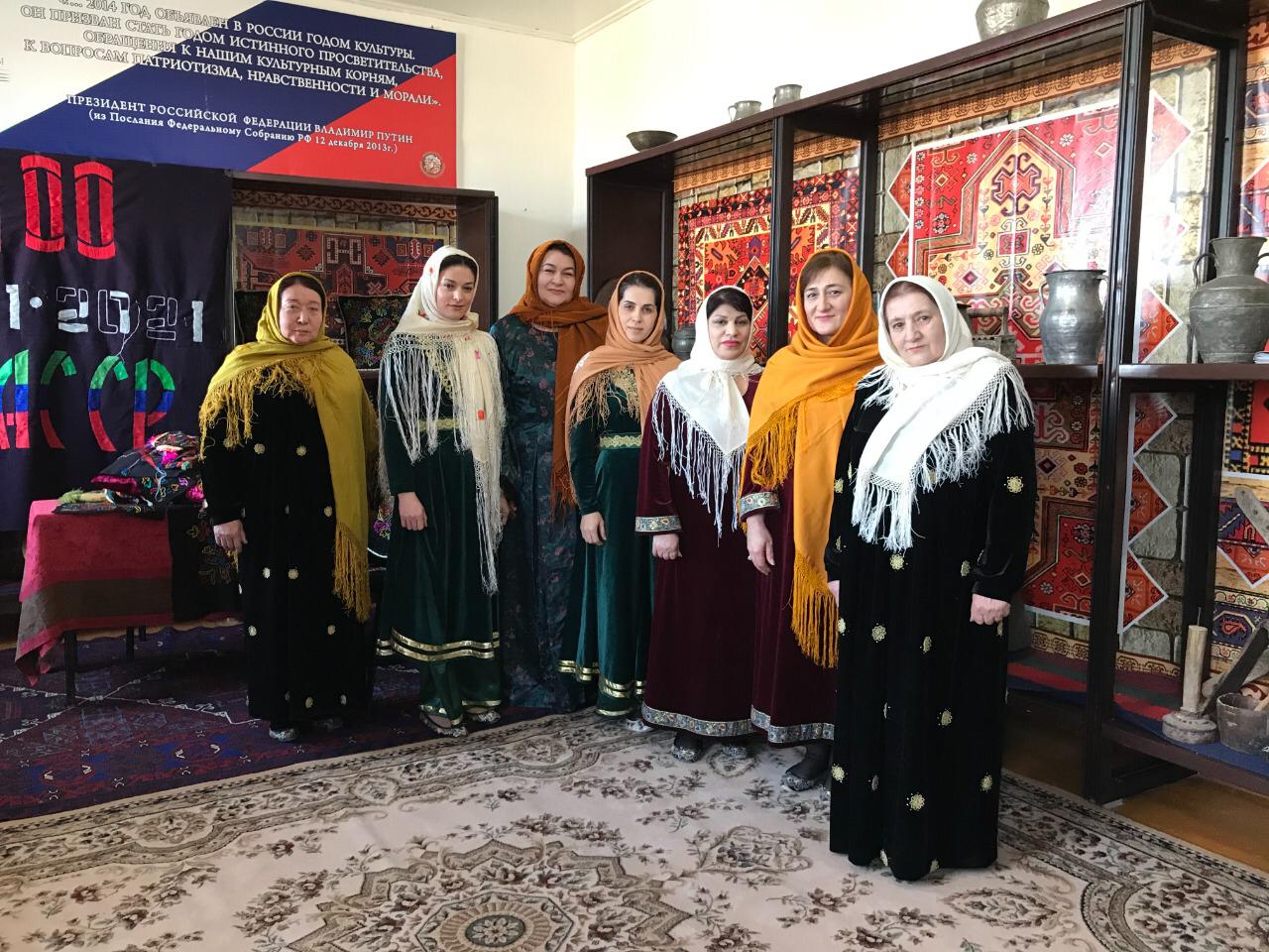 В Центре культуры Сергокалинского района прошел мастер- класс по Мюрегинской вышивке