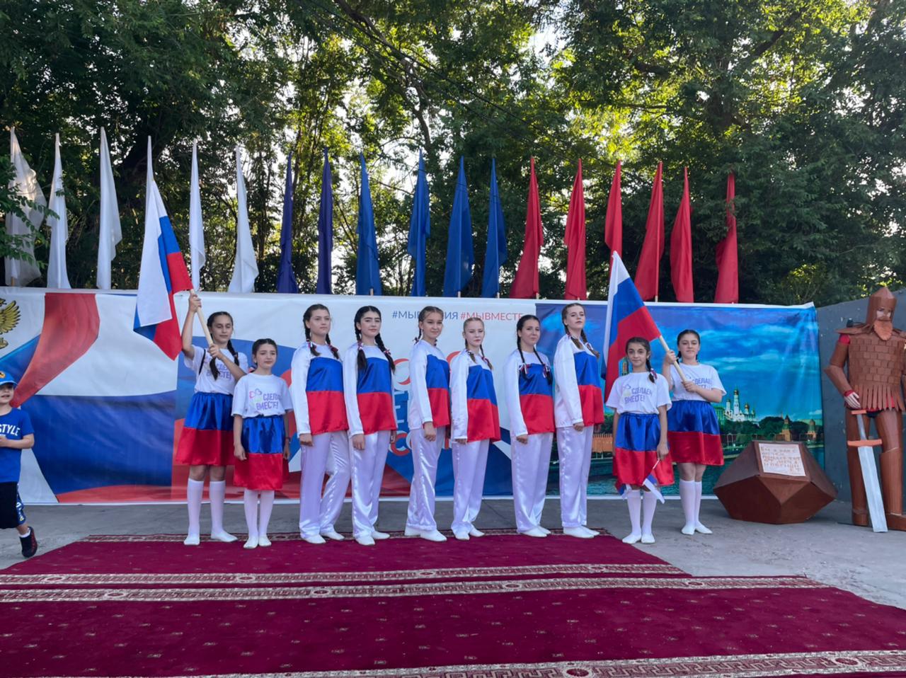 12 июня в культурно-досуговых учреждениях республики, центрах культуры муниципальных образований республики прошли праздничные мероприятия, посвященные Дню России
