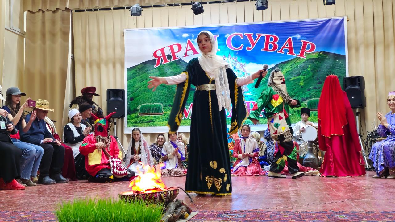 В рамках республиканск плана мероприятий Министерства культуры РД и Республиканского дома народного творчества в эти дни в районах республики проходят празднования, посвященные встрече весны.   В Ахтынском районе состоялся праздник Яран Сувар 