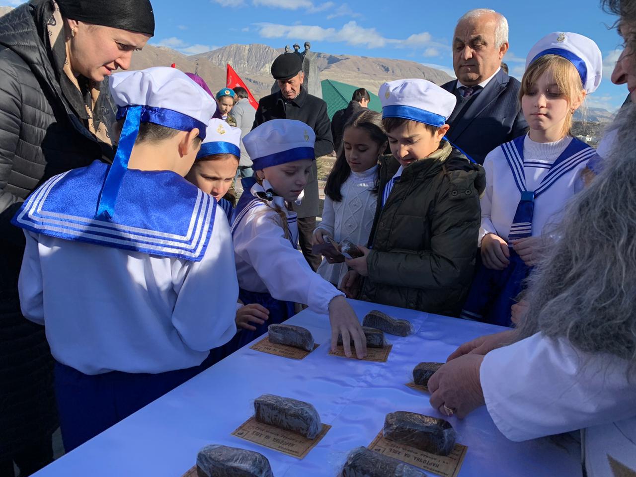 В муниципалитетах республики проходят мероприятия посвященные Дню полного освобождения Ленинграда от фашистской блокады.