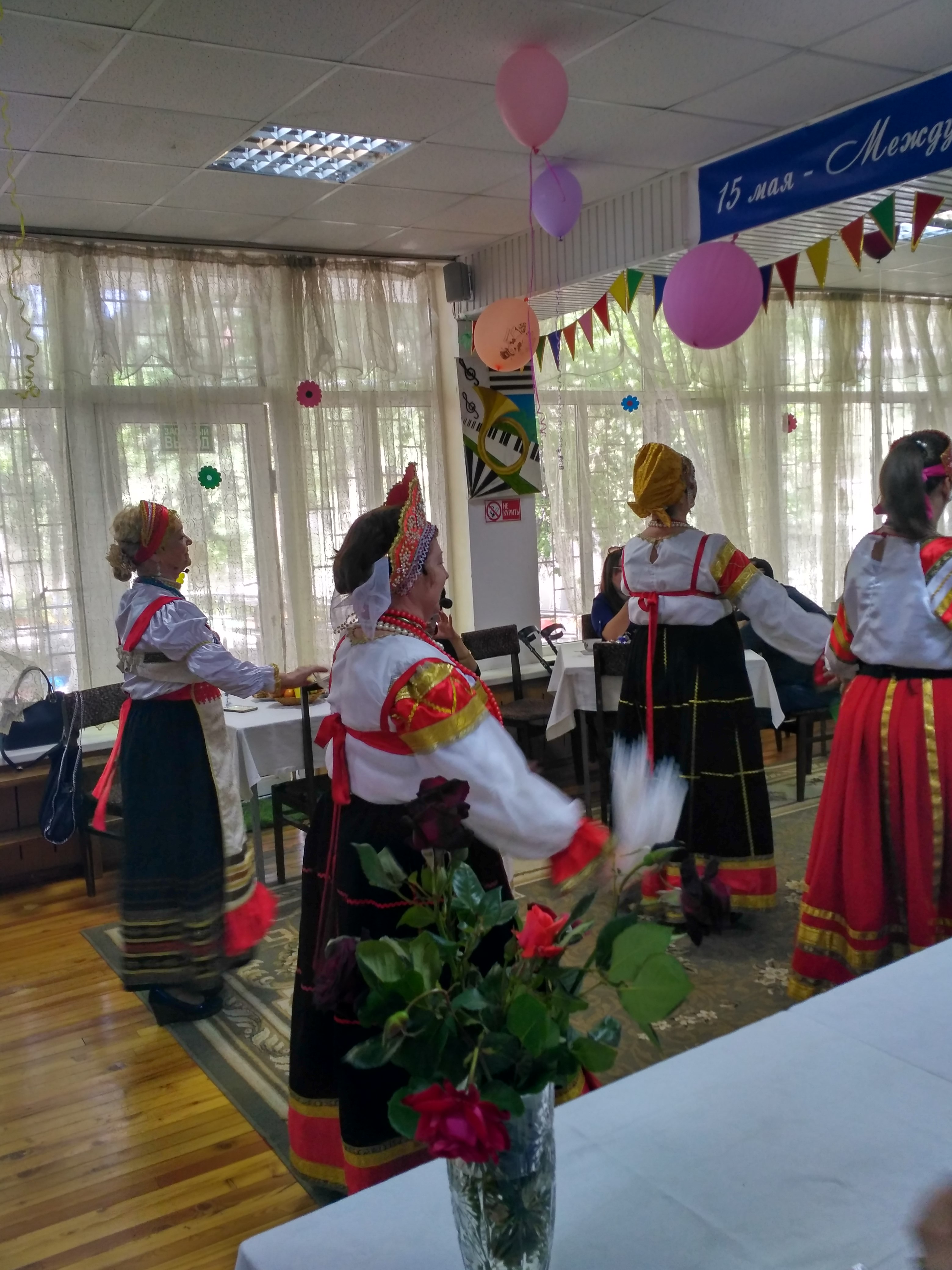 Солистки народного хора русской песни Волна (5).jpg