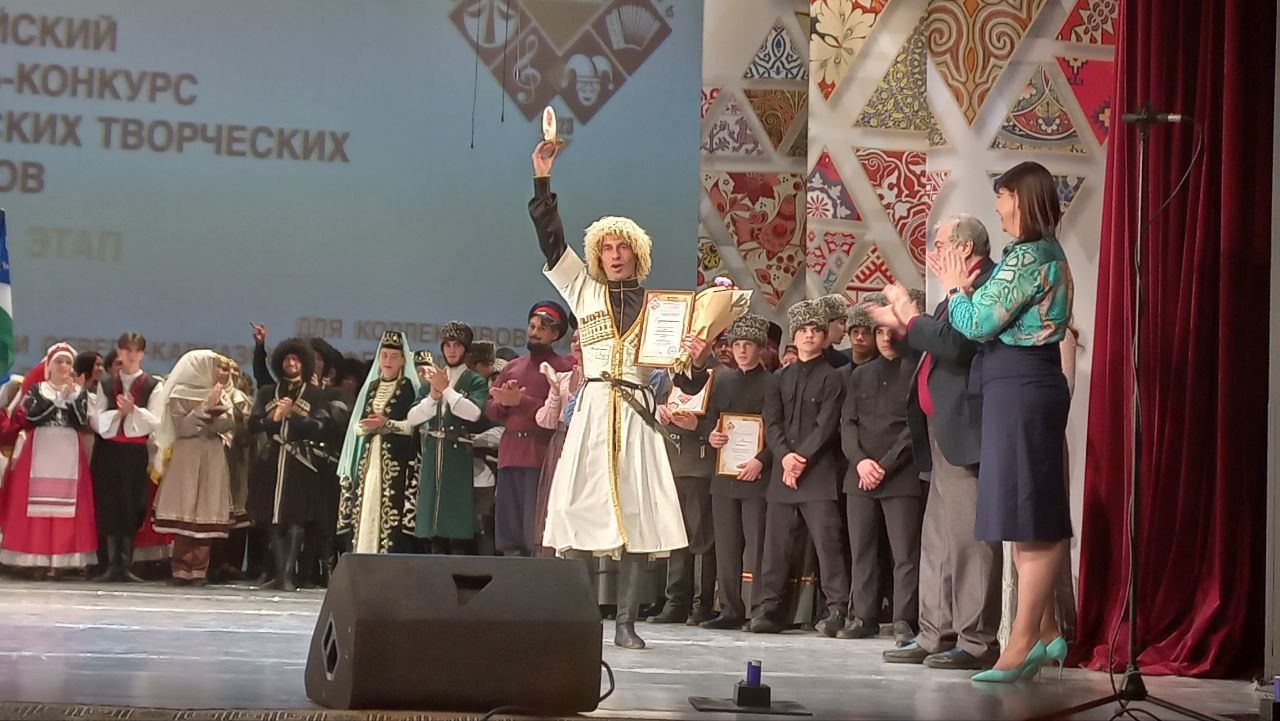 Народный хор «Эхо гор» Левашинского района и народный хореографический ансамбль «Гергебиль» Гергебильского района представляли республику Дагестан на зональном этапе Всероссийского фестиваля-конкурса любительских творческих коллективов. 