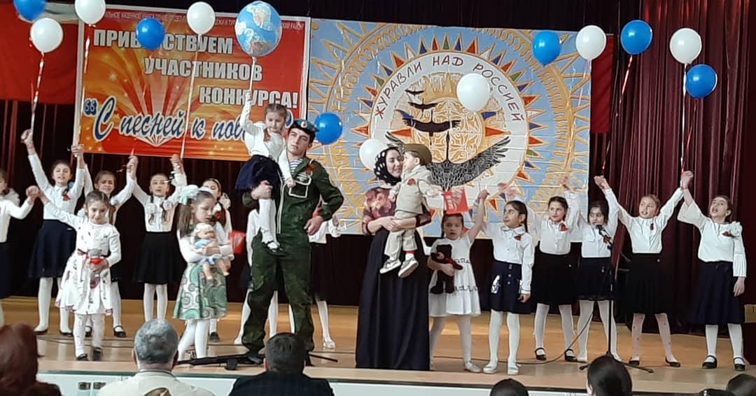 Cмотр-конкурс инсценированной патриотической песни «С песней к Победе». 