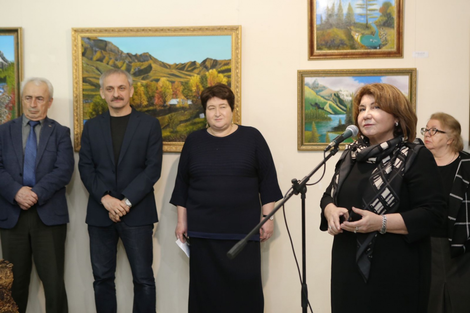 В Махачкале состоялось открытие выставки самодеятельных художников «Самородки Дагестана»