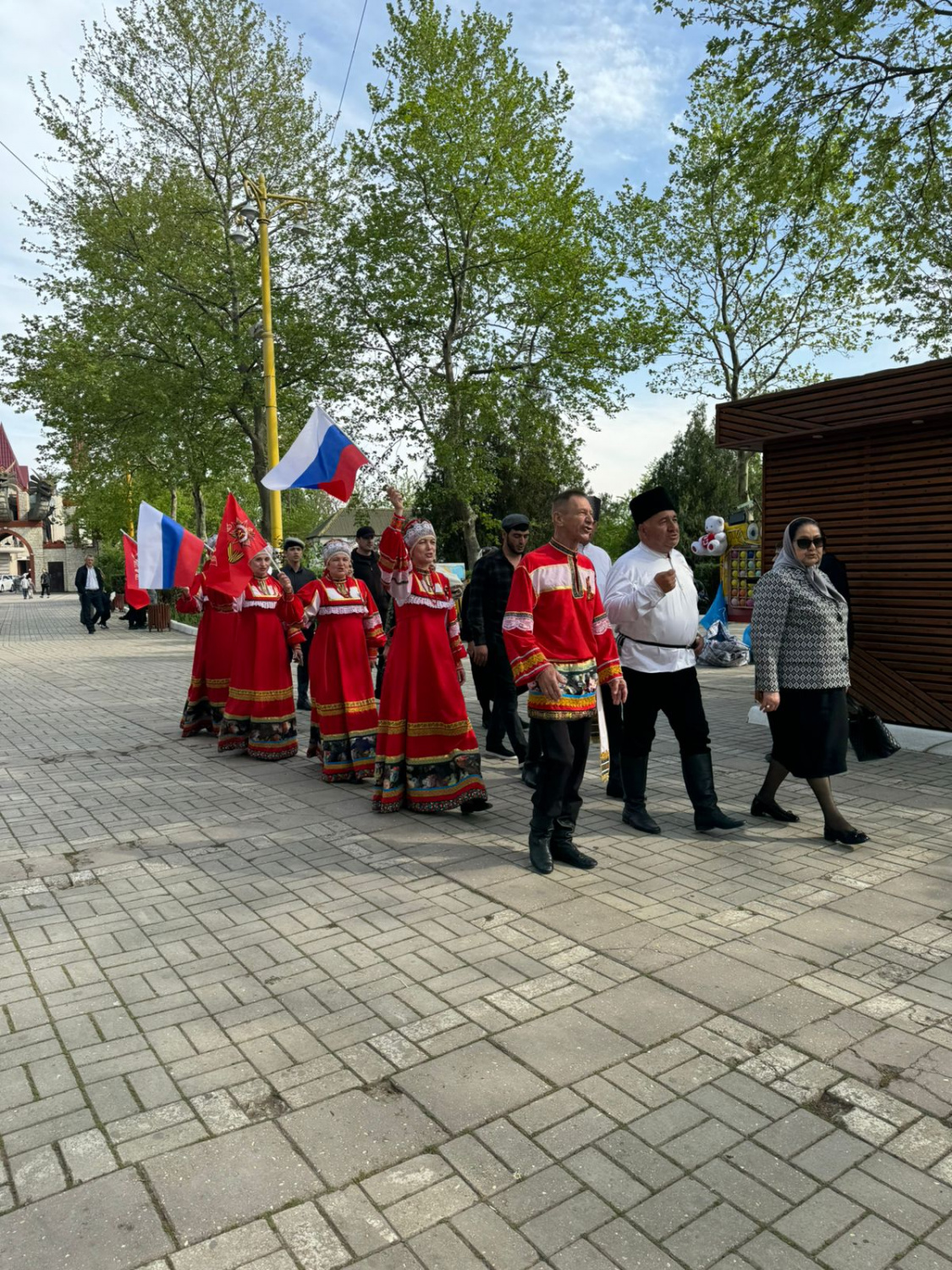 Фольклорные шествия творческих коллективов в парках г. Махачкалы