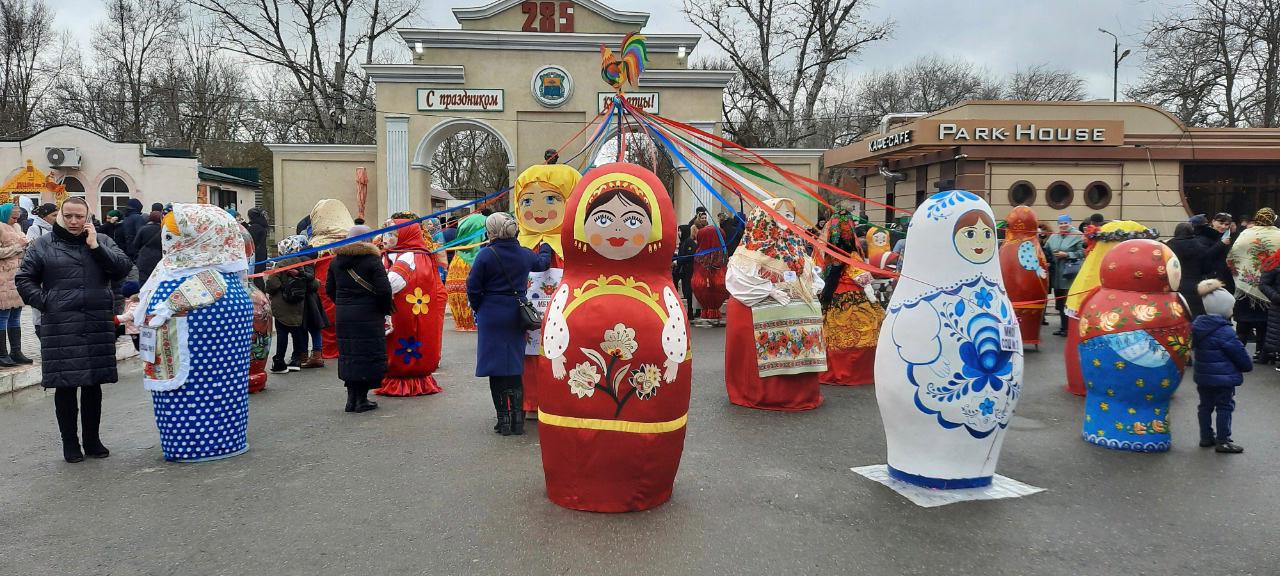 В рамках календаря культурно-досуговых мероприятий муниципалитетов республики в Кизлярском районе и г.Кизляре весело провели Масленицу