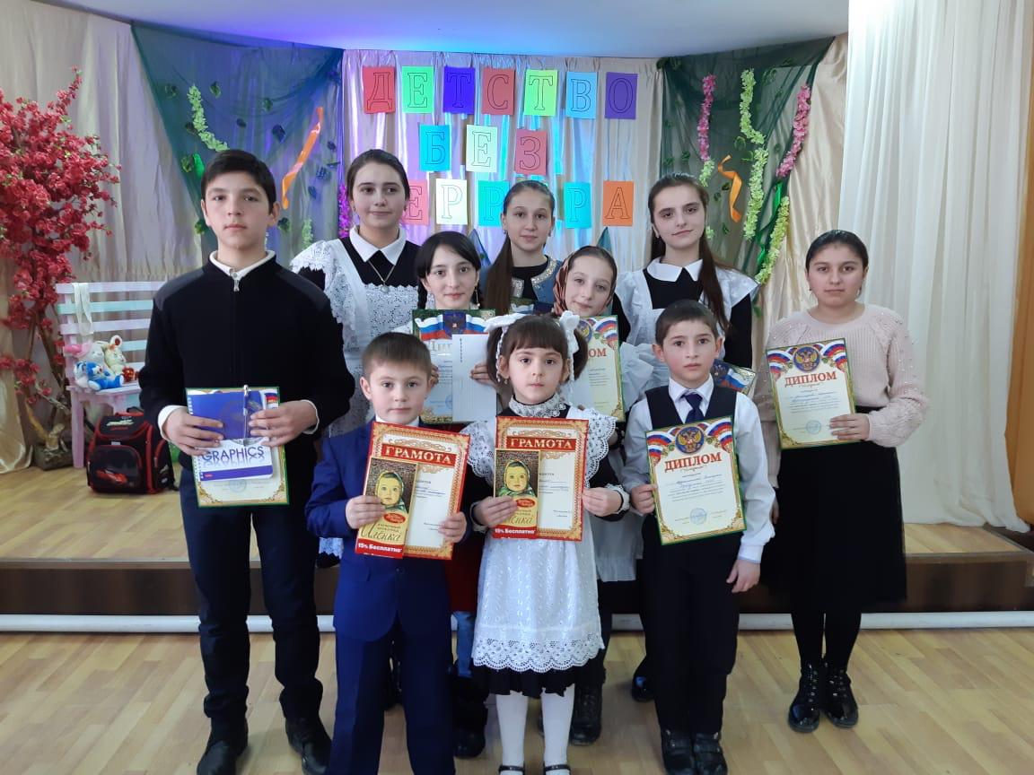 В Центре культуры Казбековского района прошел районный конкурс чтецов « Детство без террора» и конкурса детского рисунка « Нет-терроризму!».