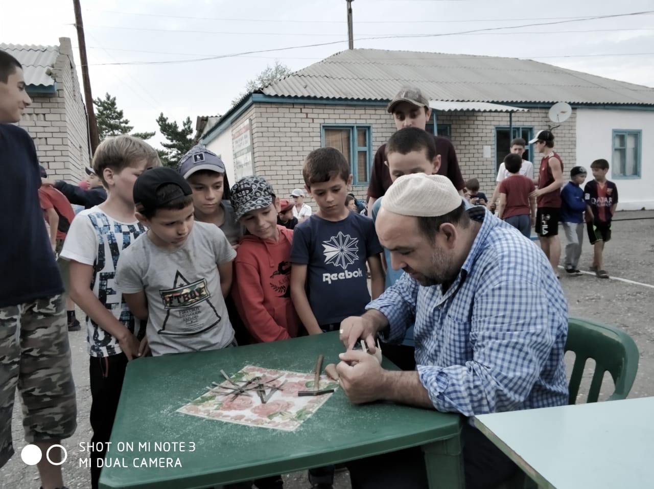 В спортивно-оздоровительном комплексе «Сосна» Унцукульского района прошел мастер-класс по унцукульской насечке