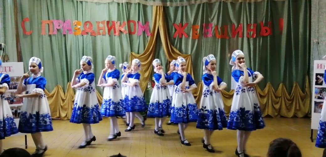 Танцевальные ансамбли  «Изюминка» Дворца детского творчества  и «Родничок» Детской Школы искусств №1 г.Кизляра выступили в Сельском Доме  культуры пос.Южное Кизлярского района. 