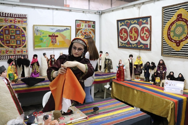 В первый день VIII Международного фестиваля фольклора и традиционной культуры «Горцы» открылась  выставка  «Кавказ мастеровой»