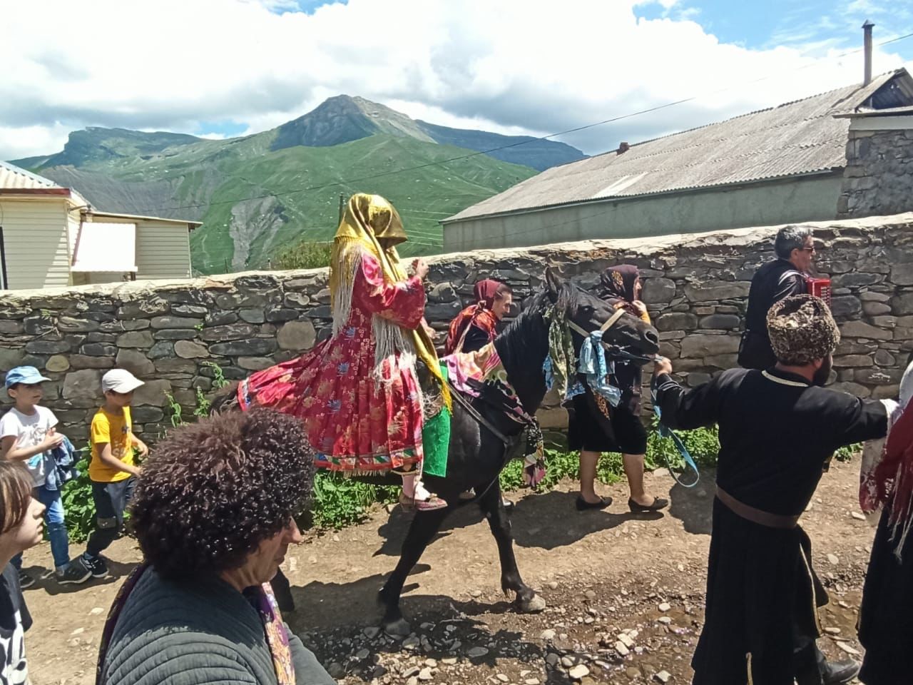 11 июня  в с. Кая Кулинского района в рамках фестиваля «Традиционная культура малочисленных народов Северного Кавказа, России» работники  клубных учреждений провели свадебный обрядовый праздник