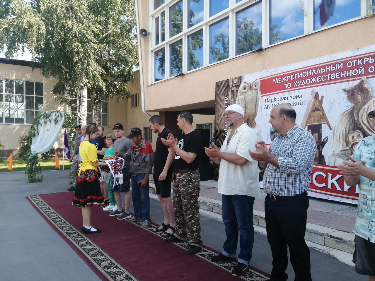 Мастера унцукульской насечки металлом по дереву Магомедов Сайгид и Нурмагомедов Шамиль приняли участие во II Открытом межрегиональном фестивале-конкурсе «Русский стиль»