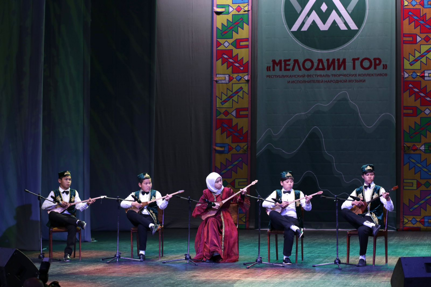 12 мая в Махачкале состоялся Республиканский фестиваль творческих коллективов и исполнителей народной музыки «Мелодии гор»