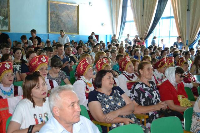 Народные песни и танцы сопровождали 450-летие с. Коктюбей