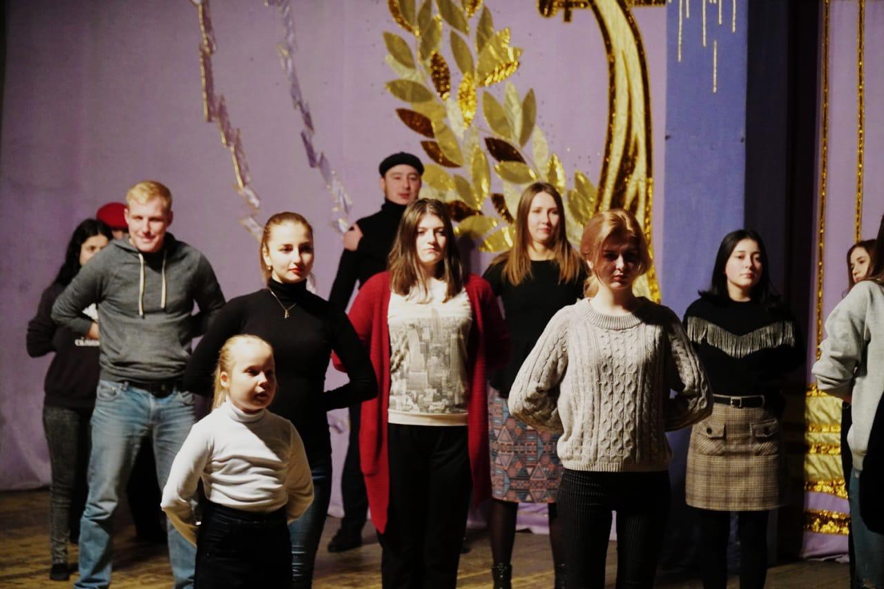 Руководитель Народного театра Центра традиционной культуры г. Кизляра Елена Воронцова и артист Егор Васильченко с 19 по 22 ноября приняли участие в мастер-классах для молодёжи «Развитие народных театров малых городов в современных условиях», которые состо