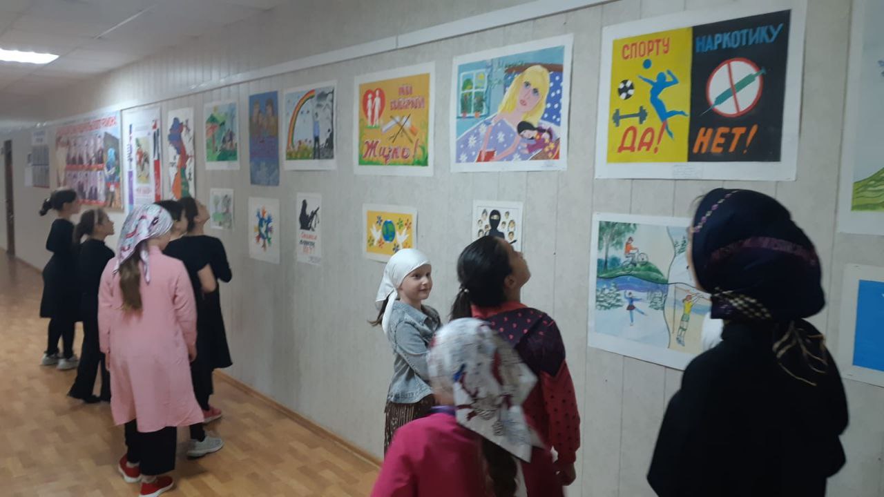 В Унцукульском районе стартовала республиканская передвижная выставка плаката «Мой выбор»