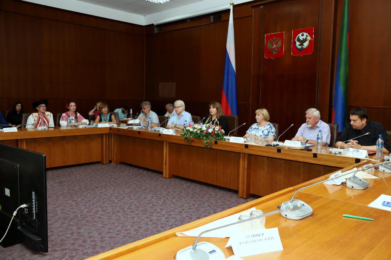Круглый стол: «Международное  сотрудничество как средство сохранения и развития этнокультуры